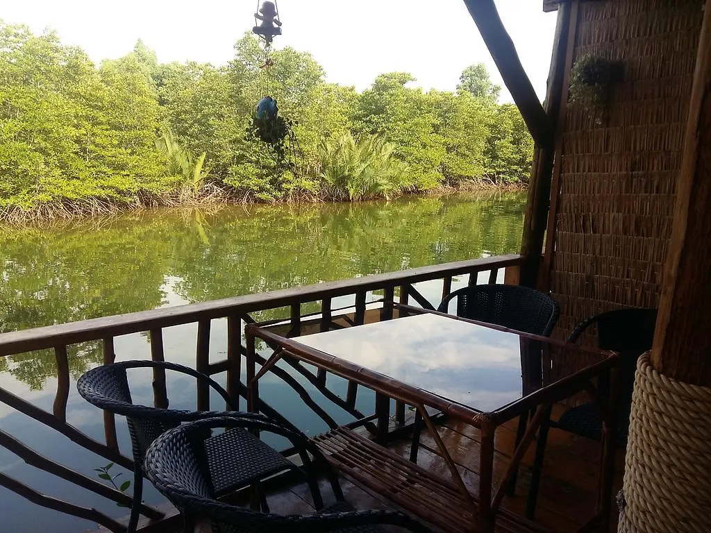 Mangroves & More @ Cambodia Сиануквиль Деревянный коттедж